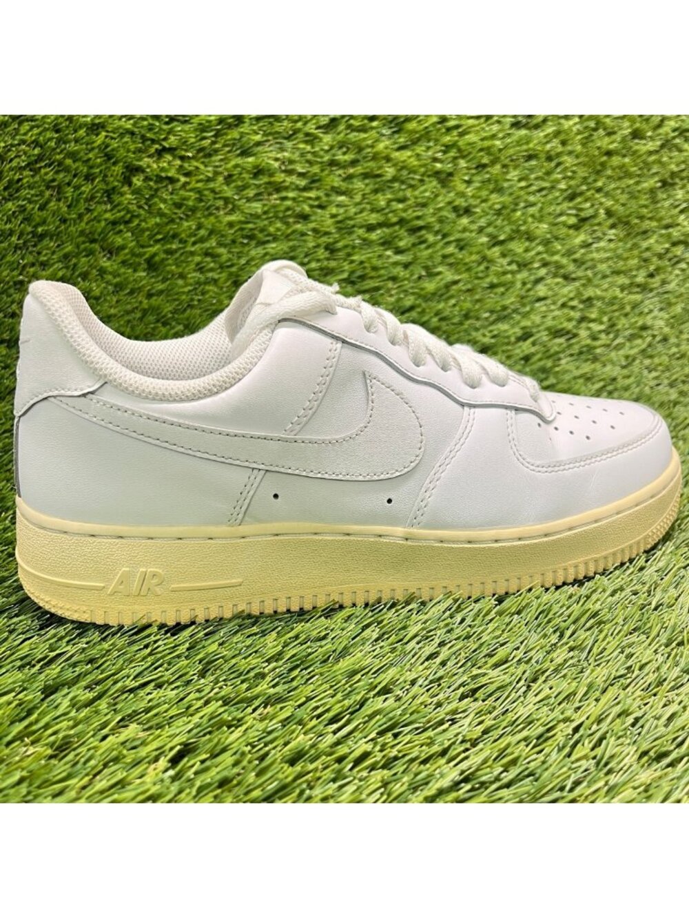 Nike Air Force 1 Low '07 Womens Size 10 White Athletic Lifestyle Shoes Sneakers